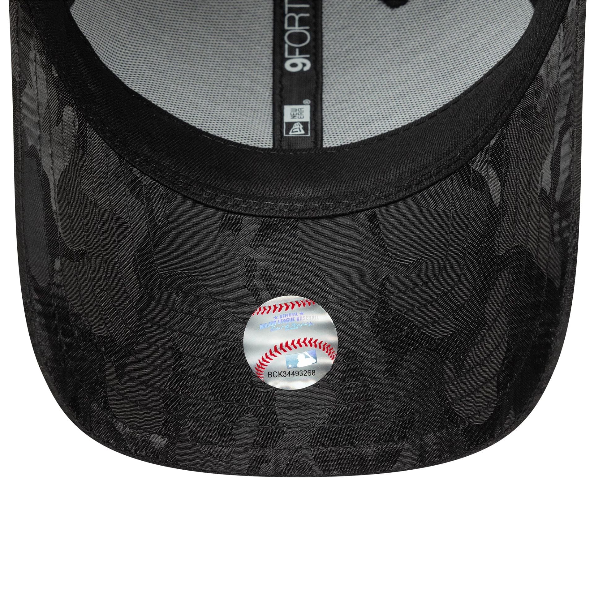 This is a New York Yankees MLB Flawless Camo Black 9FORTY Adjustable Cap 5