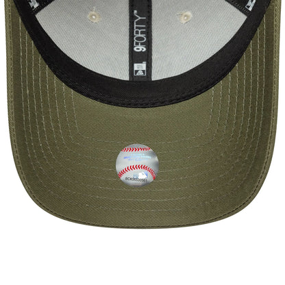 This is a New York Yankees MLB Sidepatch Light Beige 9FORTY Adjustable Cap 6