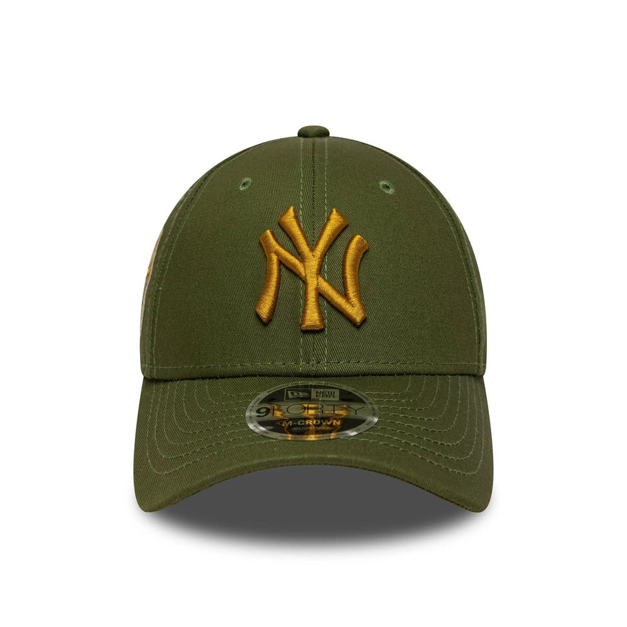 This is a New York Yankees MLB World Series Patch Dark Green 9FORTY M-Crown Adjustable Cap 2