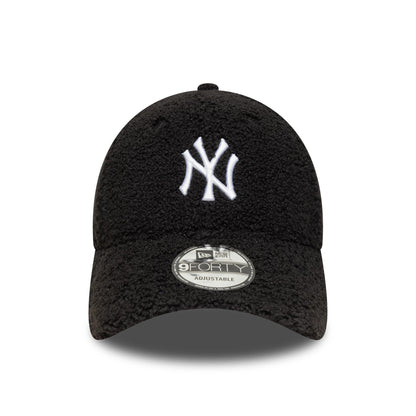 This is a New York Yankees MLB Winter Borg Black 9FORTY Adjustable Cap 2