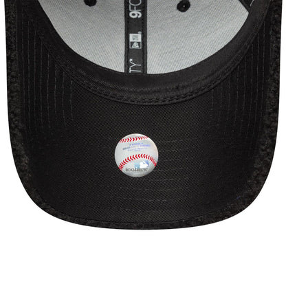 This is a New York Yankees MLB Winter Borg Black 9FORTY Adjustable Cap 5