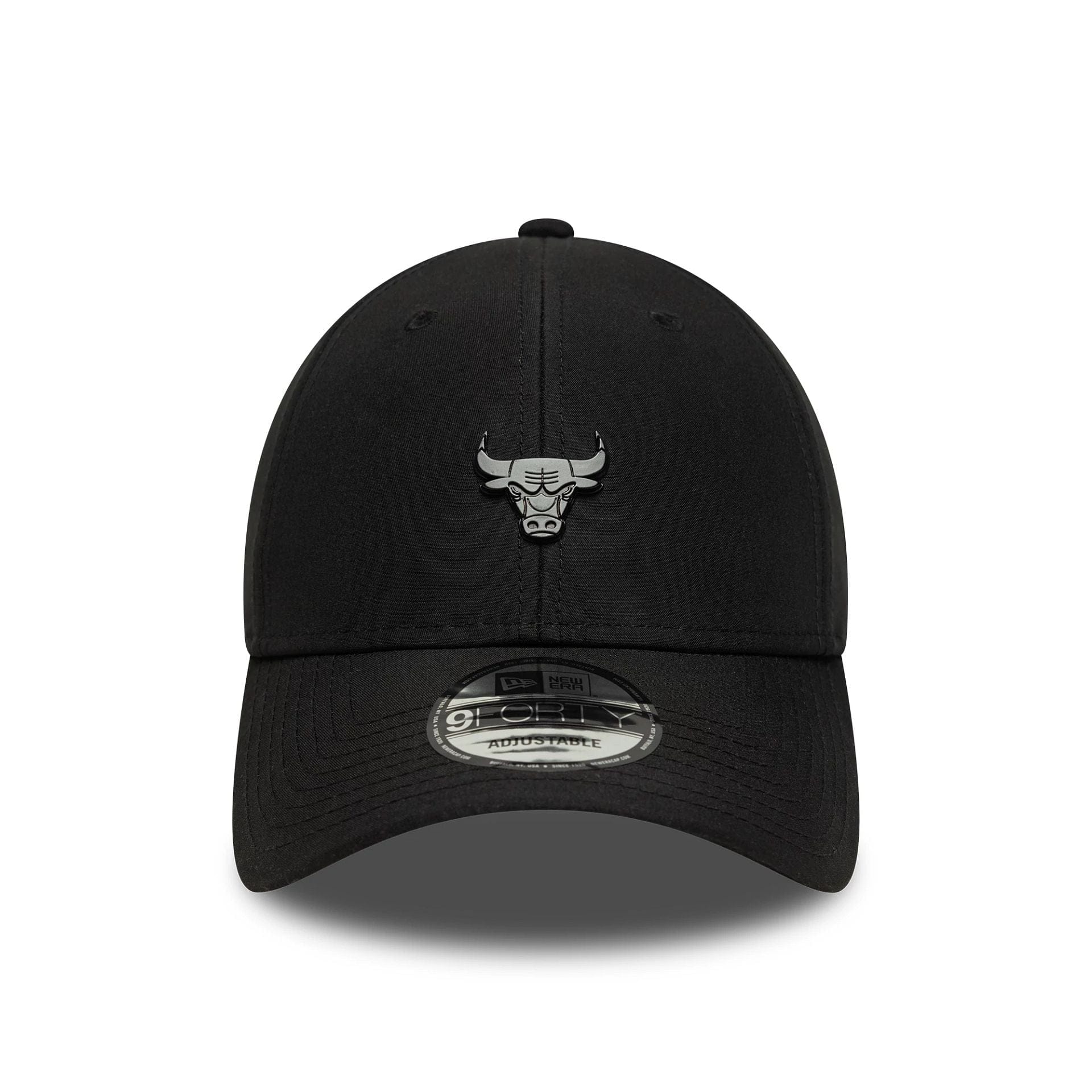 This is a Chicago Bulls NBA Pin Black 9FORTY Adjustable Cap 2