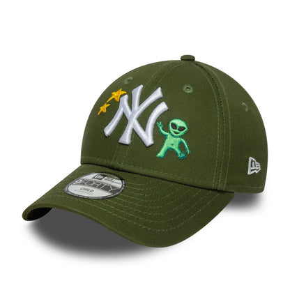 This is a New York Yankees Child MLB Space Icon Dark Green 9FORTY Adjustable Cap 1