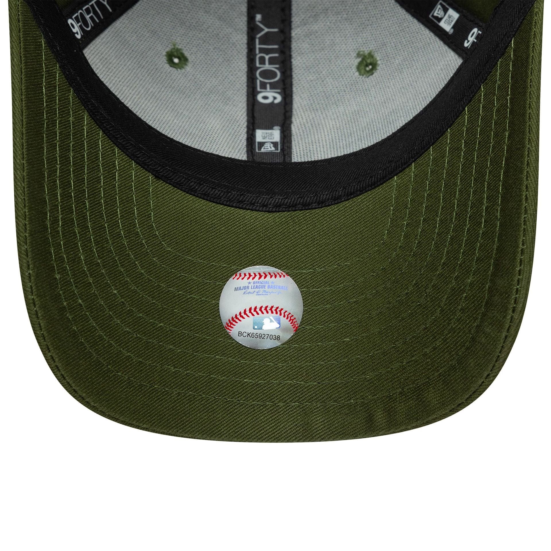 This is a New York Yankees Youth MLB League Essential Dark Green 9FORTY Adjustable Cap 5