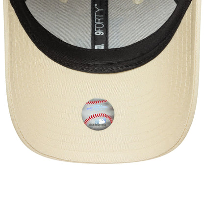 This is a LA Dodgers Womens MLB Metallic Logo Cream 9FORTY Adjustable Cap 5