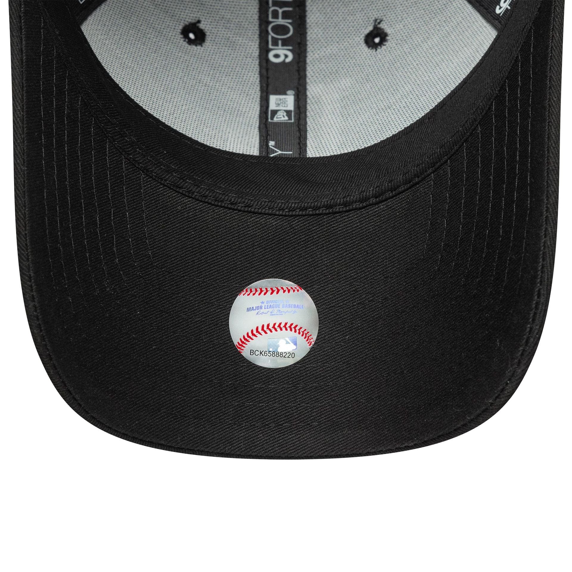 This is a LA Dodgers Womens MLB League Essential Black 9FORTY Adjustable Cap 5
