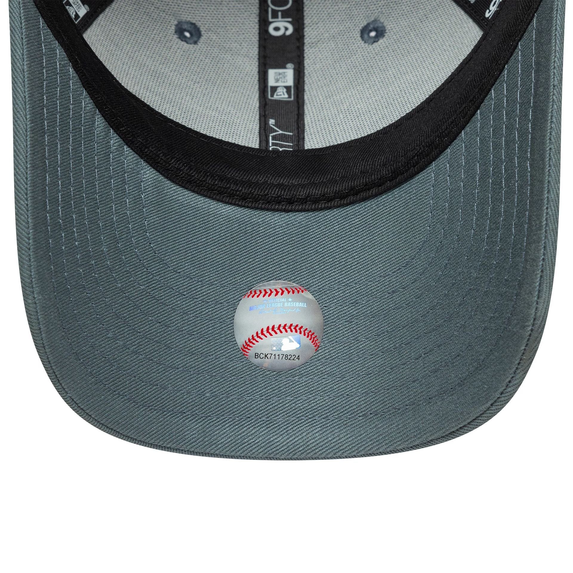 This is a New York Yankees Youth MLB League Essential Dark Grey 9FORTY Adjustable Cap 5