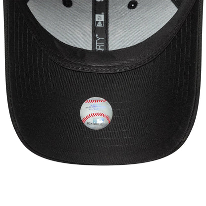 This is a New York Yankees Womens MLB Metallic Logo Black 9FORTY Adjustable Cap 5