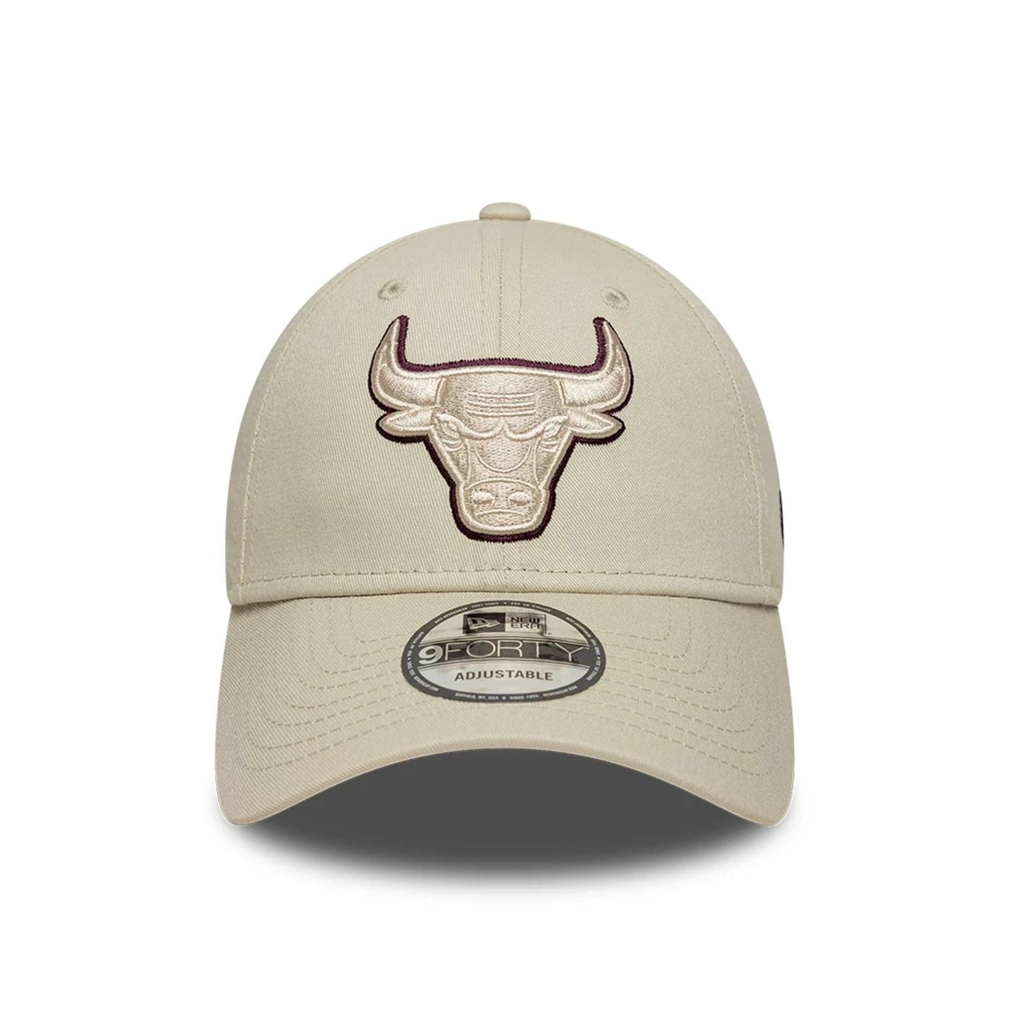 This is a Chicago Bulls NBA Team Outline Cream 9FORTY Adjustable Cap 2