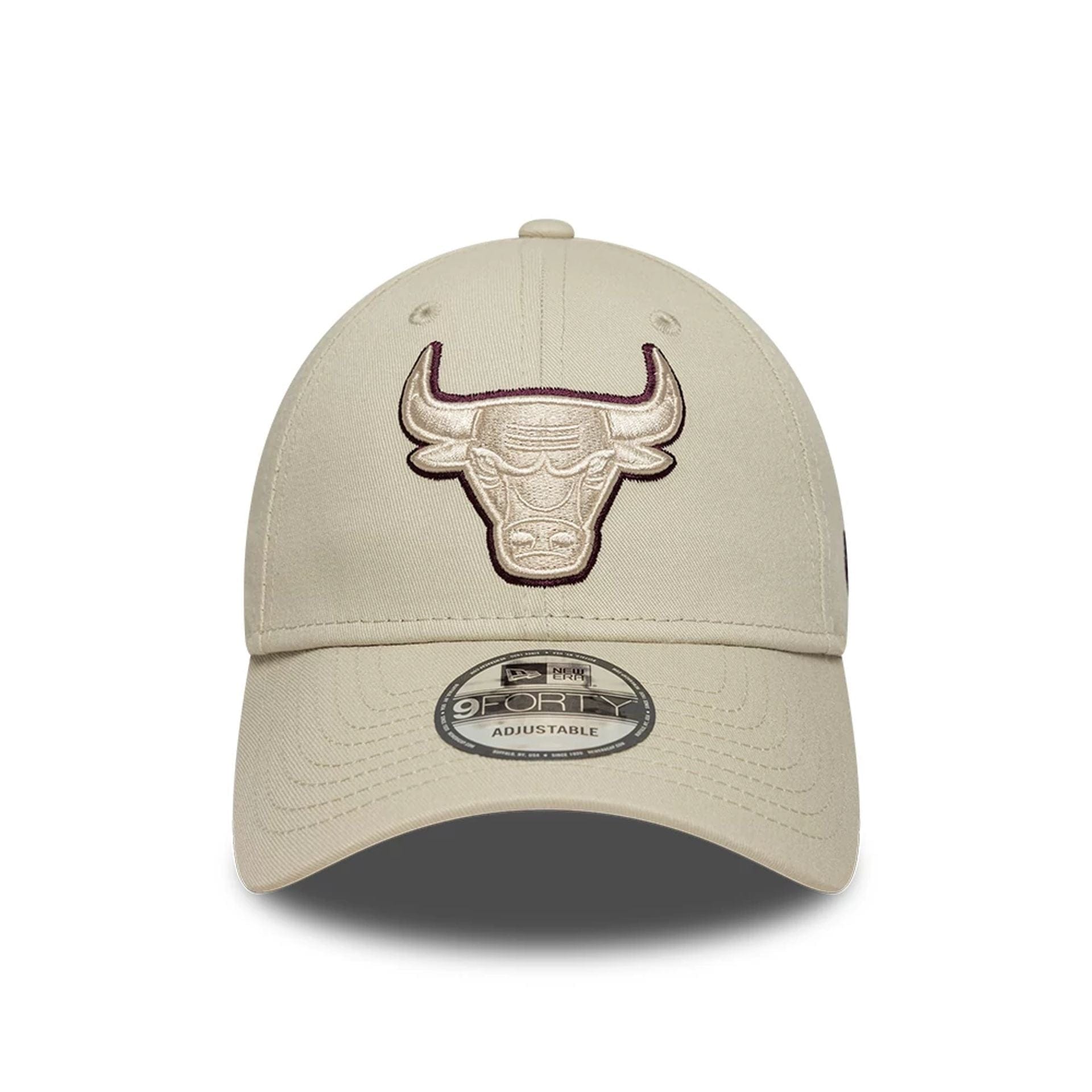 This is a Chicago Bulls NBA Team Outline Cream 9FORTY Adjustable Cap 2