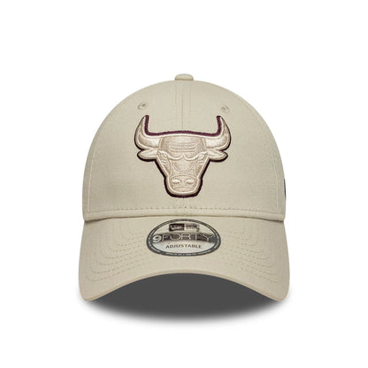 This is a Chicago Bulls NBA Team Outline Cream 9FORTY Adjustable Cap 2