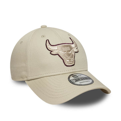 This is a Chicago Bulls NBA Team Outline Cream 9FORTY Adjustable Cap 3