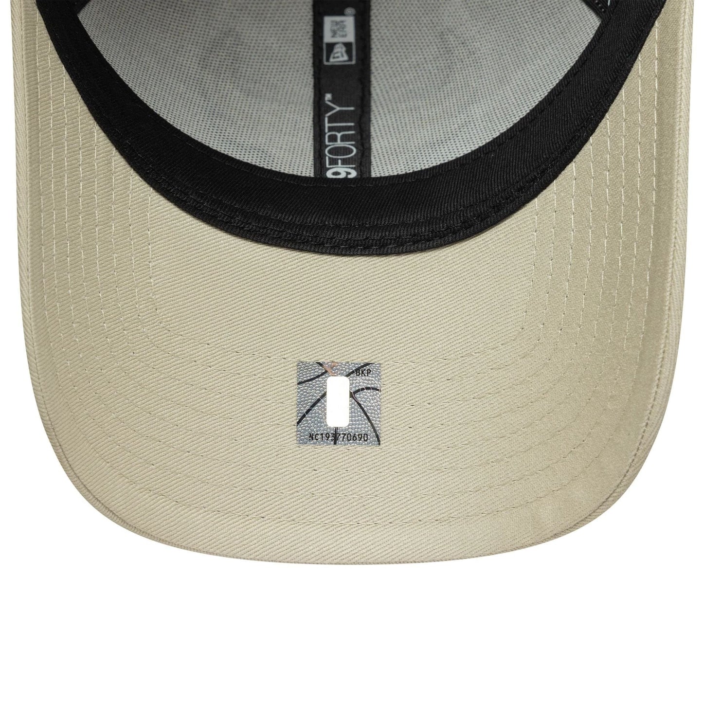 This is a Chicago Bulls NBA Team Outline Cream 9FORTY Adjustable Cap 5