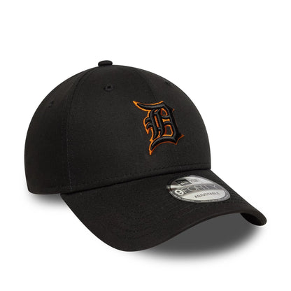 This is a Detroit Tigers MLB Team Outline Black 9FORTY Adjustable Cap 3