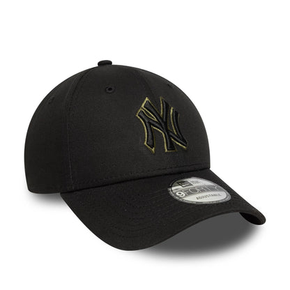 This is a New York Yankees MLB Team Outline Black 9FORTY Adjustable Cap 3