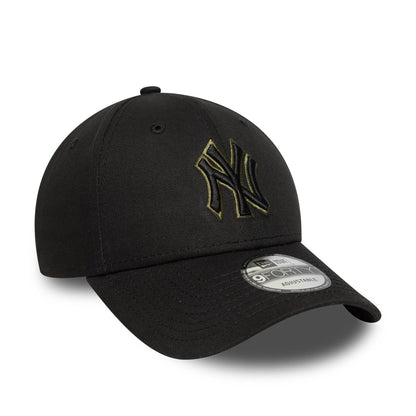 This is a New York Yankees MLB Team Outline Black 9FORTY Adjustable Cap 3