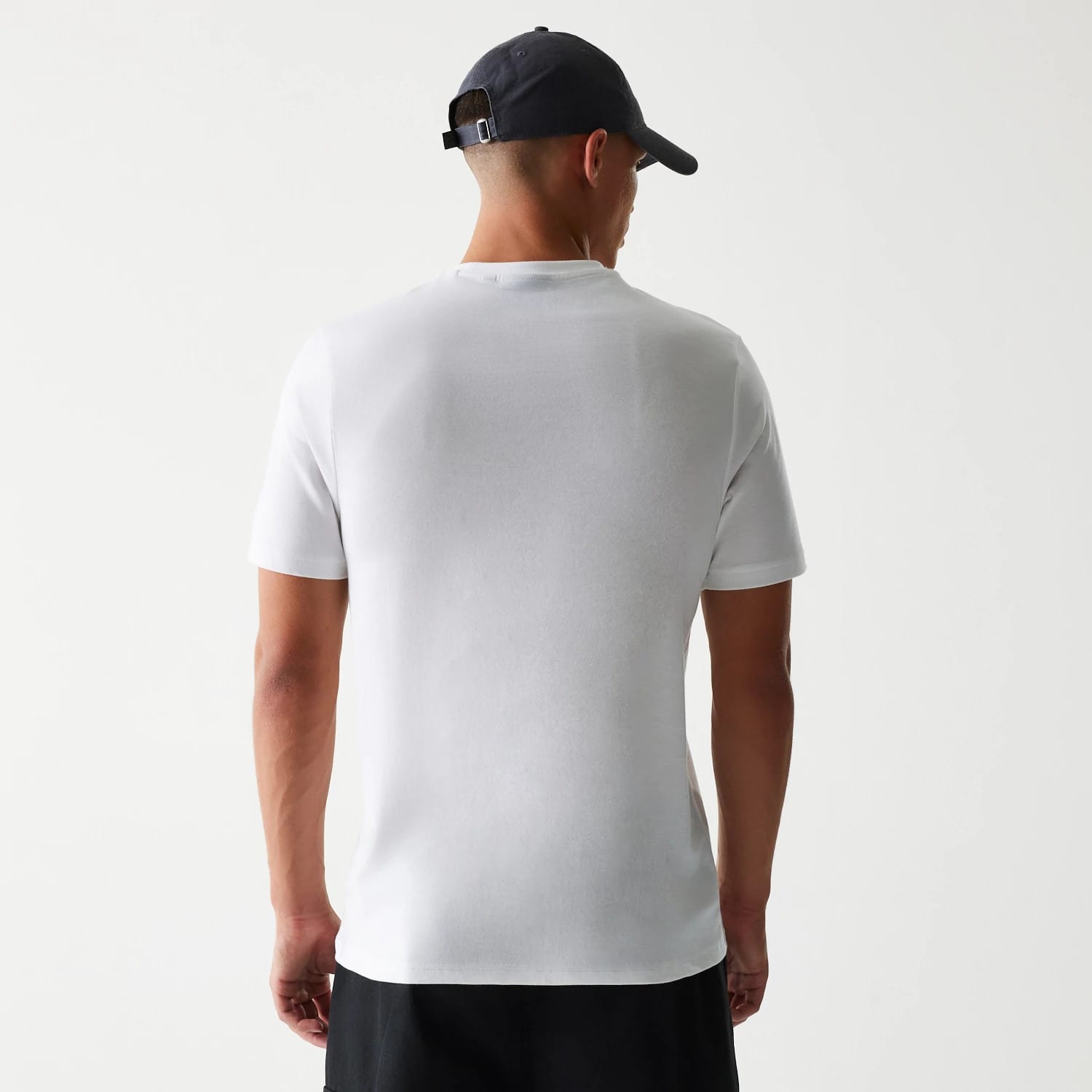 The Male model is wearing New York Yankees MLB Baseball Graphic White T-Shirt 2