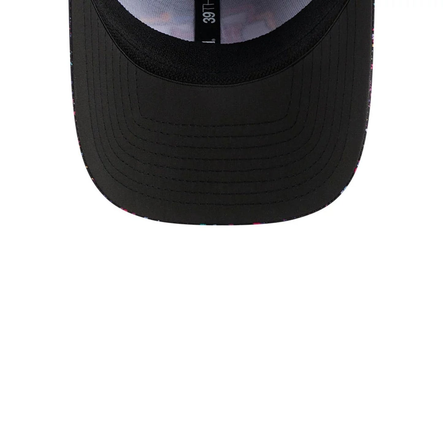 This is a Kansas City Chiefs NFL Crucial Catch 2025 Black 39THIRTY Stretch Fit Cap 7