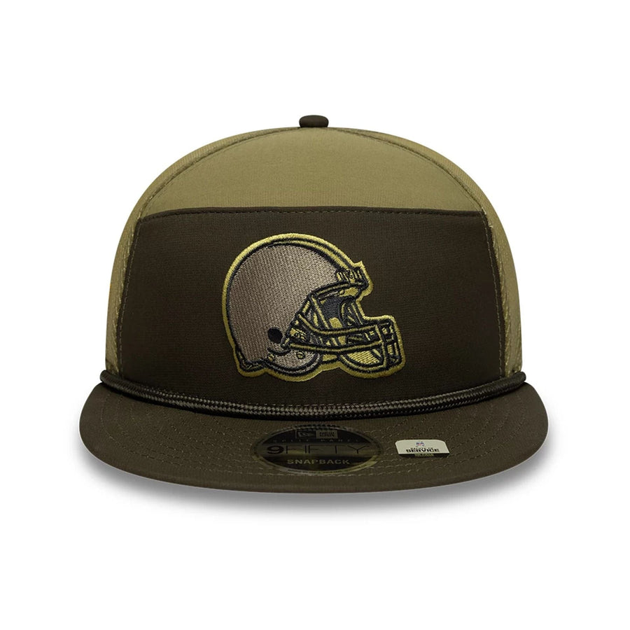 This is a Cleveland Browns NFL Salute To Service 2025 Dark Green 9FIFTY Split Panel Snapback Adjustable Cap 3