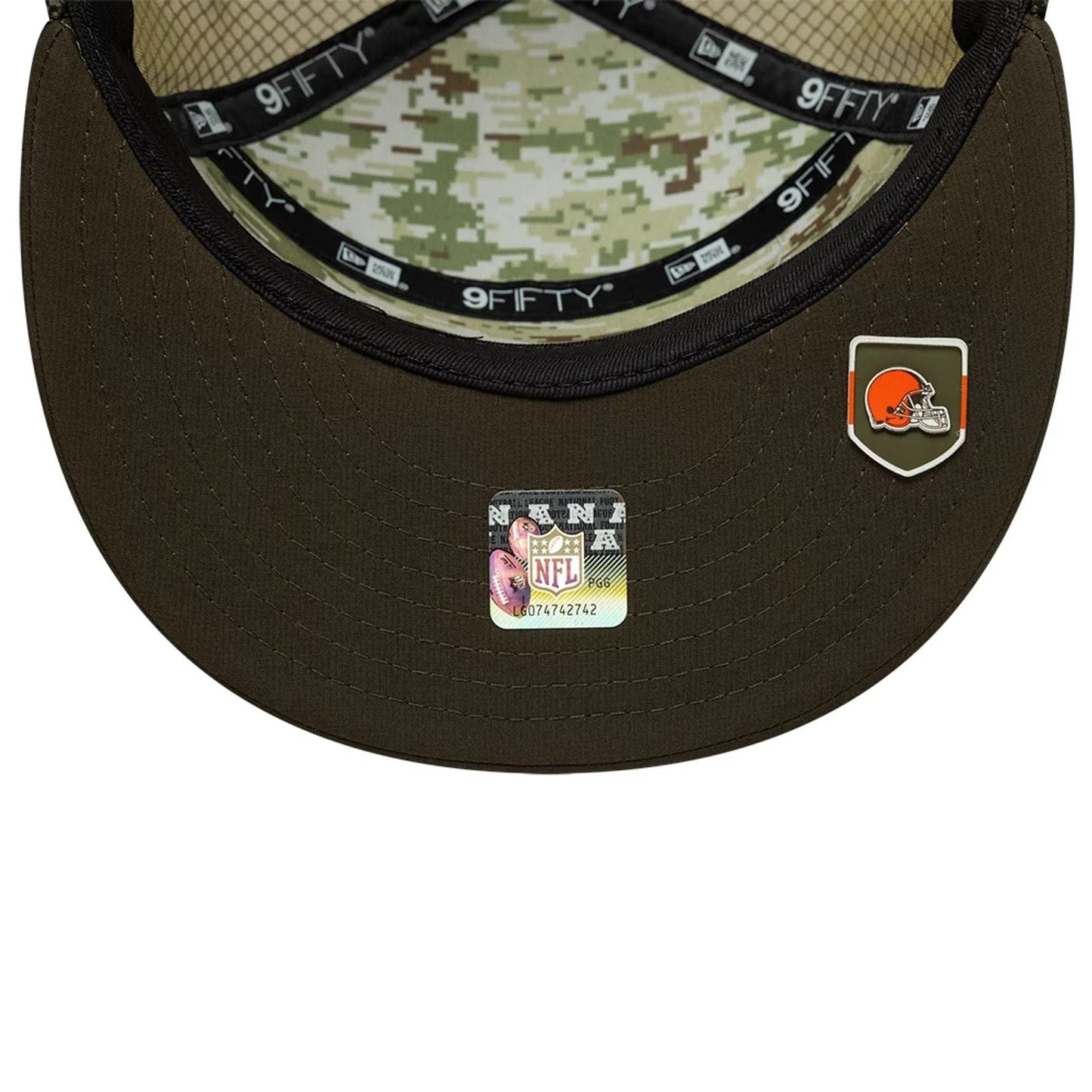 This is a Cleveland Browns NFL Salute To Service 2025 Dark Green 9FIFTY Split Panel Snapback Adjustable Cap 2