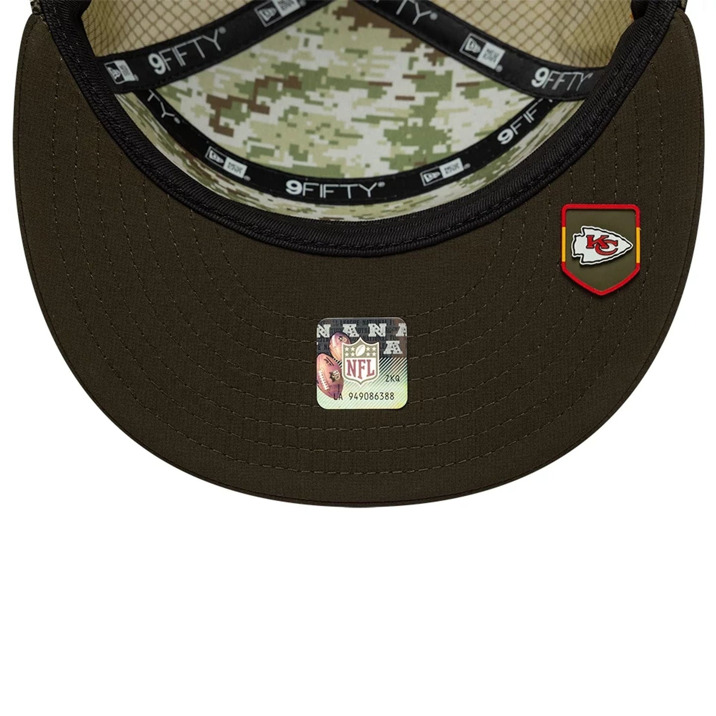 This is a Kansas City Chiefs NFL Salute To Service 2025 Dark Green 9FIFTY Split Panel Snapback Adjustable Cap 2