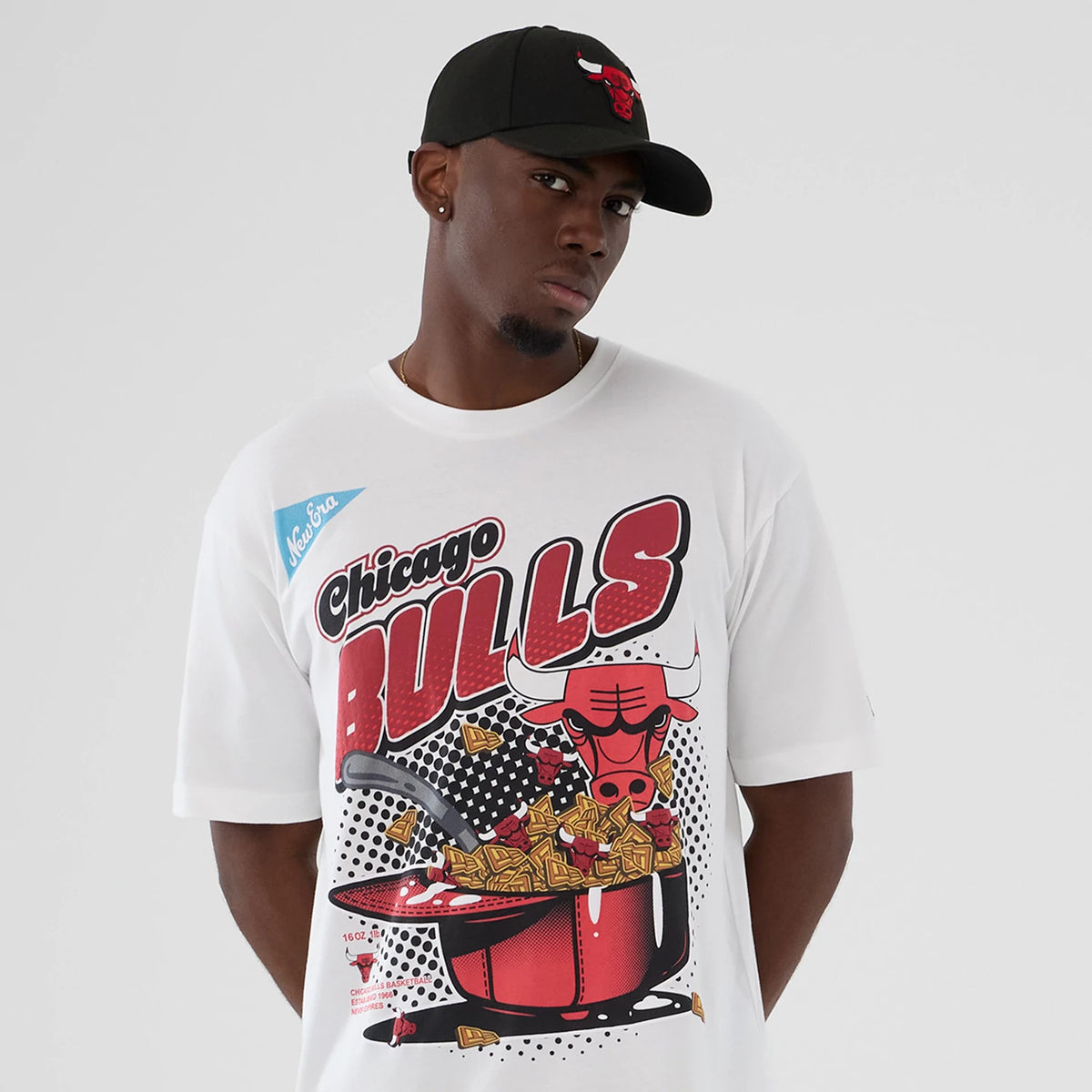 The Male model is wearing Chicago Bulls NBA Lifestyle Graphic White T-Shirt 7