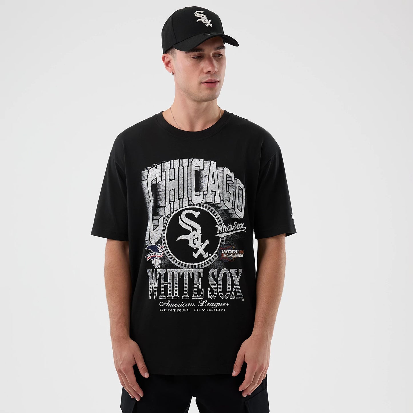 The Male model is wearing Chicago White Sox MLB Sport Classic Black T-Shirt 1
