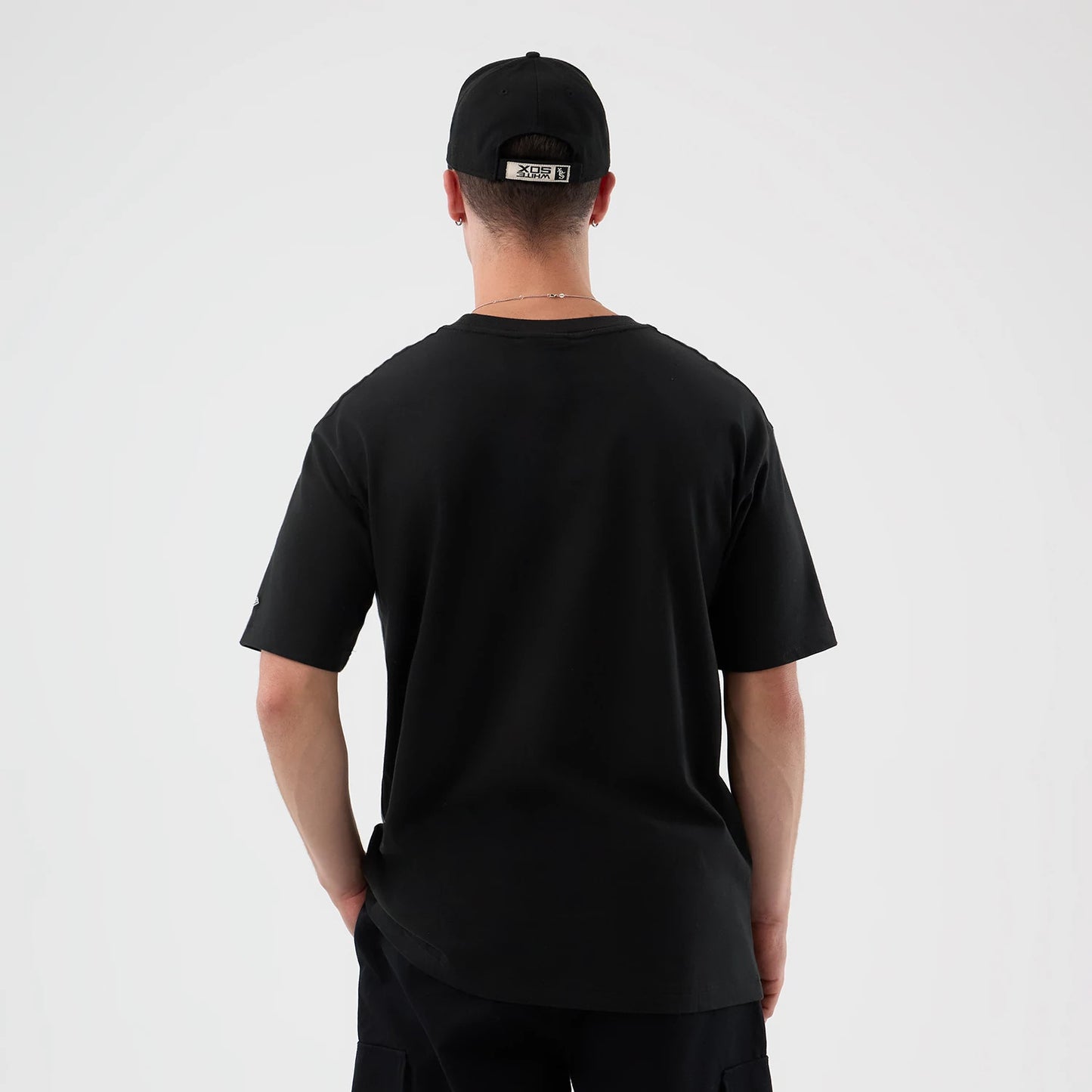 The Male model is wearing Chicago White Sox MLB Sport Classic Black T-Shirt 2
