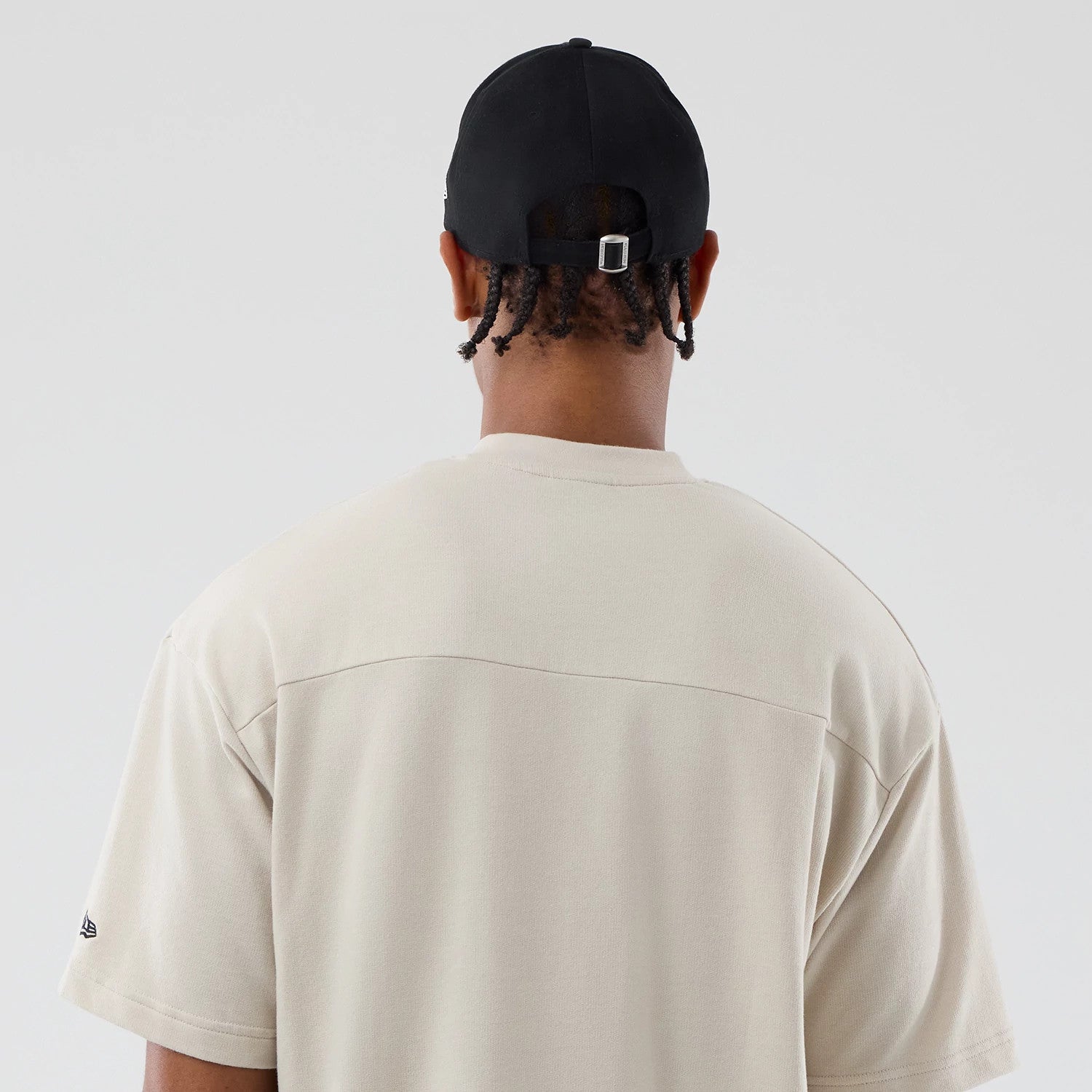 The Male model is wearing New York Giants NFL Throwback Prep Light Beige T-Shirt 7