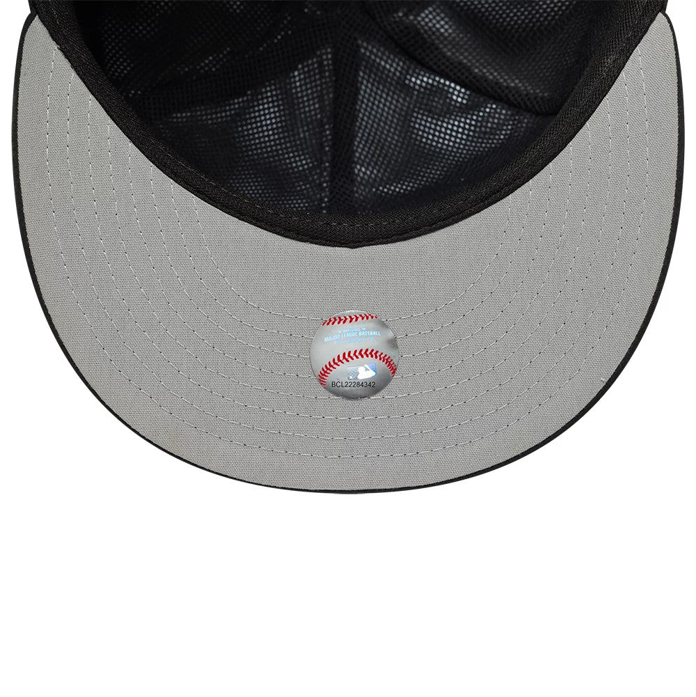 This is a Pittsburgh Pirates MLB Gore-Tex Black 59FIFTY Fitted Cap 2