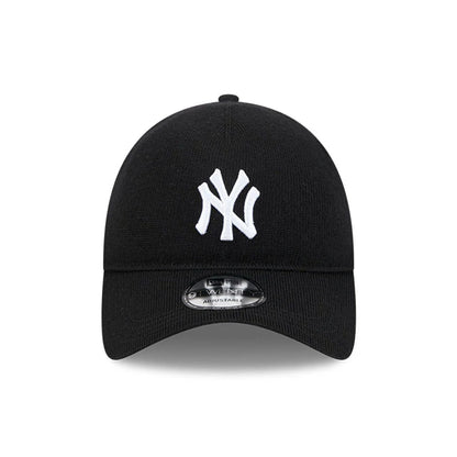 This is a New York Yankees MLB Merino Wool Black 9TWENTY Adjustable Cap 2