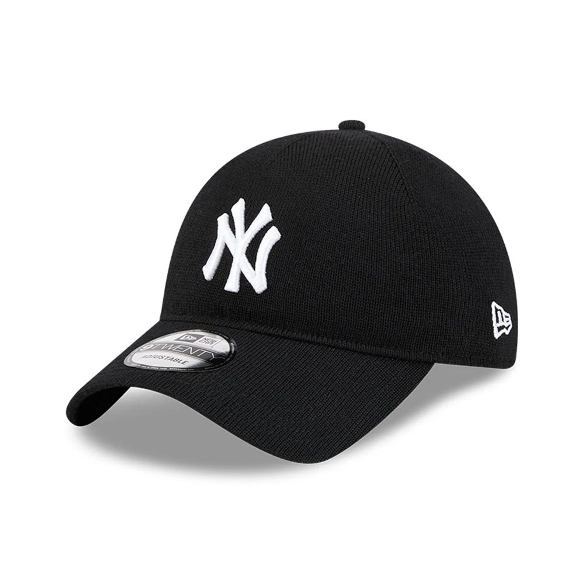 This is a New York Yankees MLB Merino Wool Black 9TWENTY Adjustable Cap 1