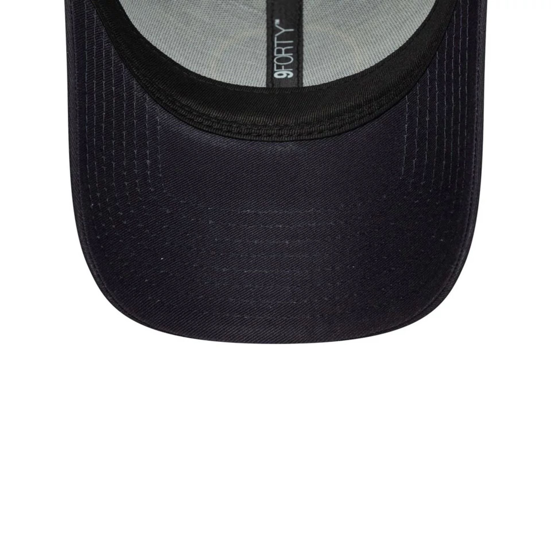 Pictured is this Youth Core Chelsea FC Lion Crest 9FORTY in blue. 5