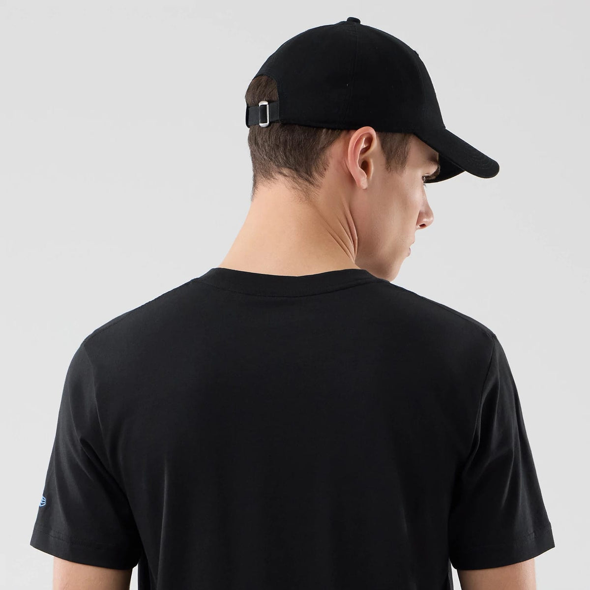 The Male model is wearing Chicago Bulls NBA City Edition Black T-Shirt 6