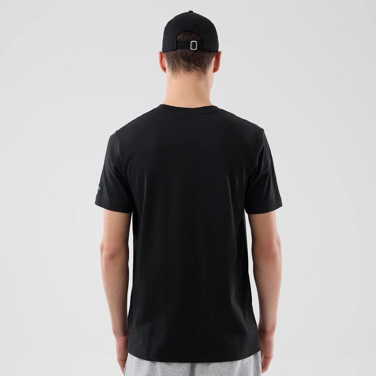 The Male model is wearing Chicago Bulls NBA City Edition Black T-Shirt 2