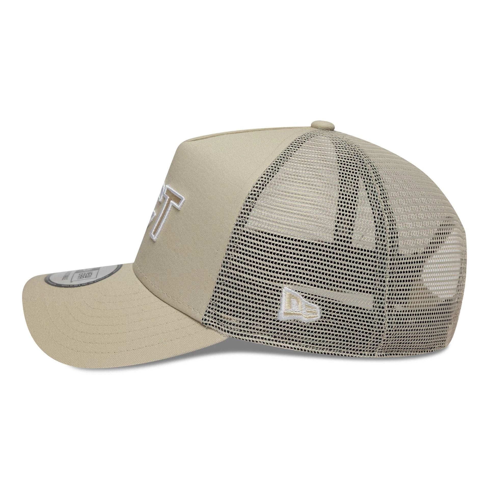 This is a RC Toulonnais Rct Light Beige 9FORTY E-Frame Trucker Adjustable Cap 4