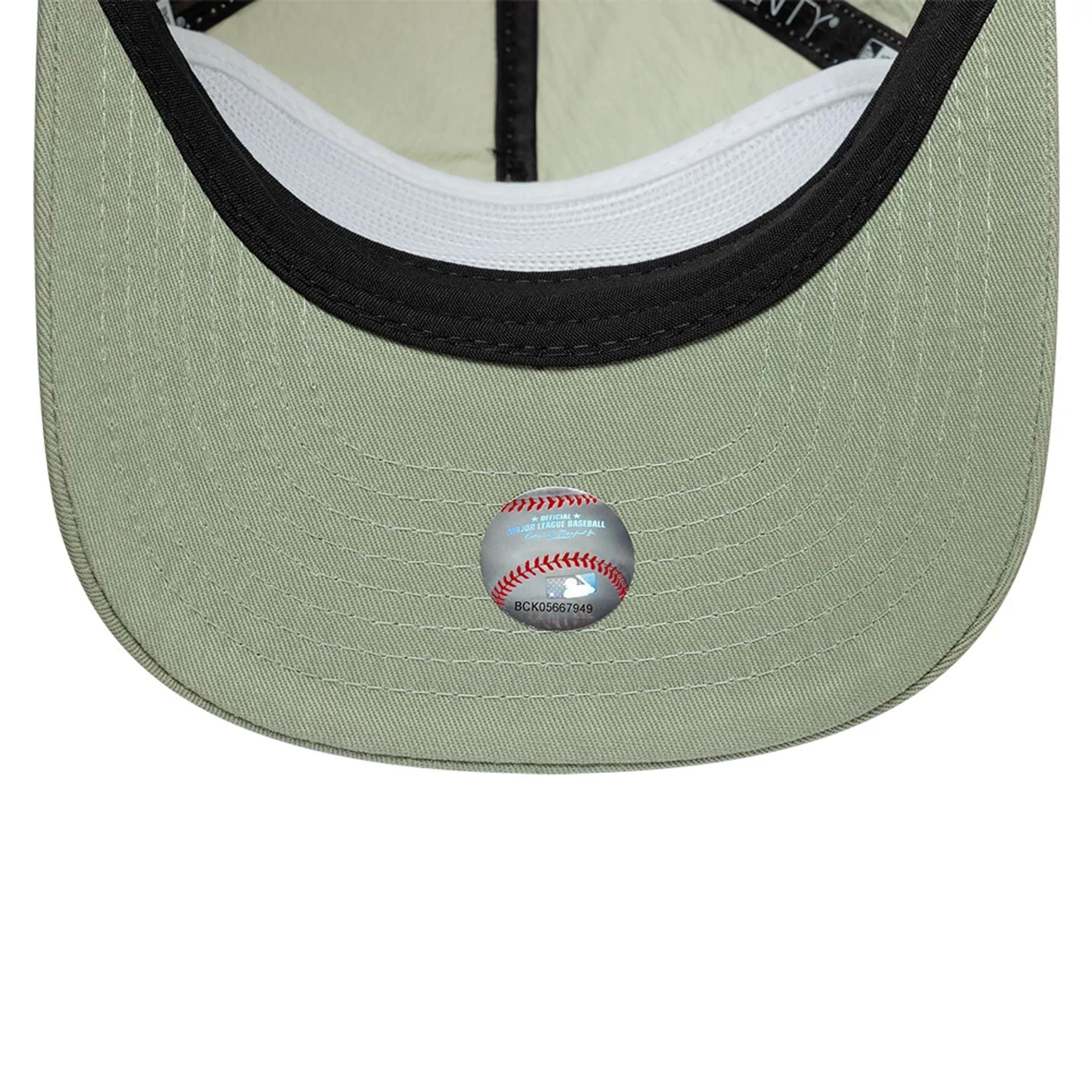 This is a LA Dodgers Crinkle Pastel Green 19TWENTY Adjustable Cap 5