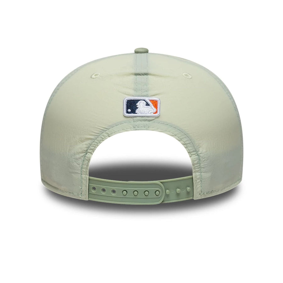 This is a Houston Astros Crinkle Pastel Green 19TWENTY Adjustable Cap 4