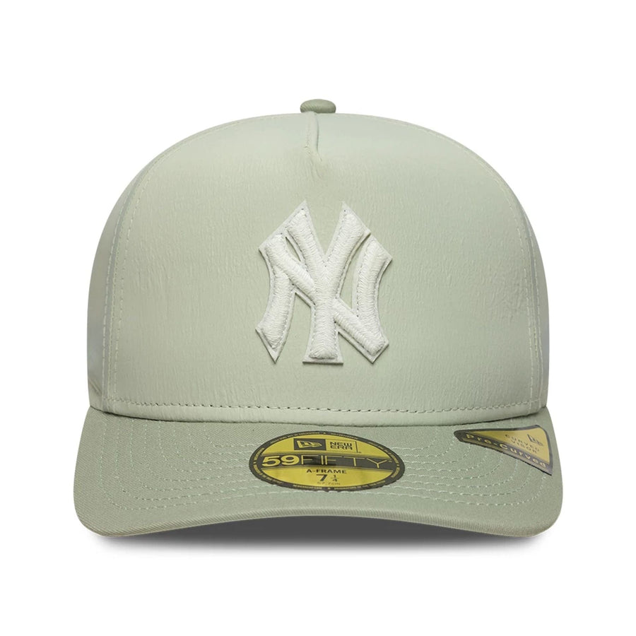 This is a New York Yankees Crinkle Pastel Green 59FIFTY A-Frame Fitted Cap 2