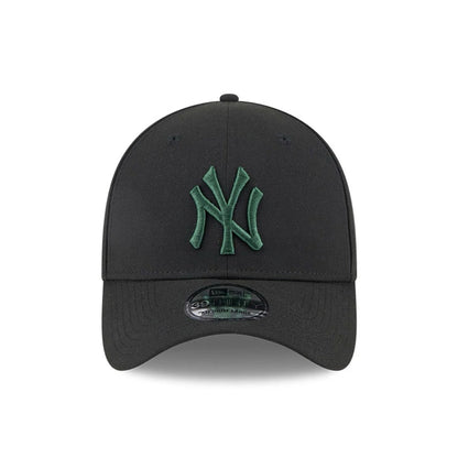 This is a New York Yankees MLB Lifestyle Black 39THIRTY Stretch Fit Cap 3