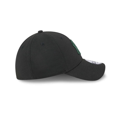 This is a New York Yankees MLB Lifestyle Black 39THIRTY Stretch Fit Cap 6