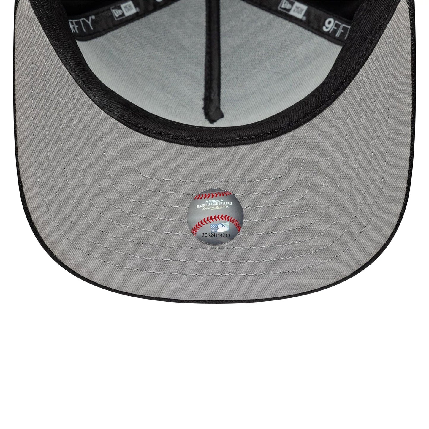This is a New York Yankees Wool Letterman Black 9FIFTY A-Frame Snapback Adjustable Cap 2