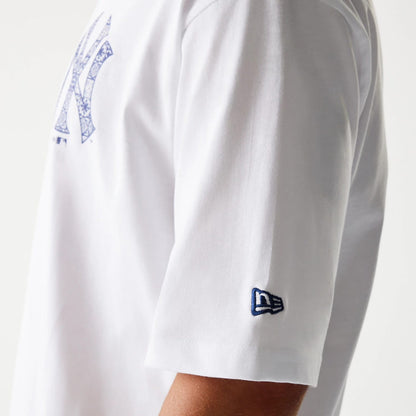 The Male model is wearing New York Yankees MLB White Oversized T-Shirt 5