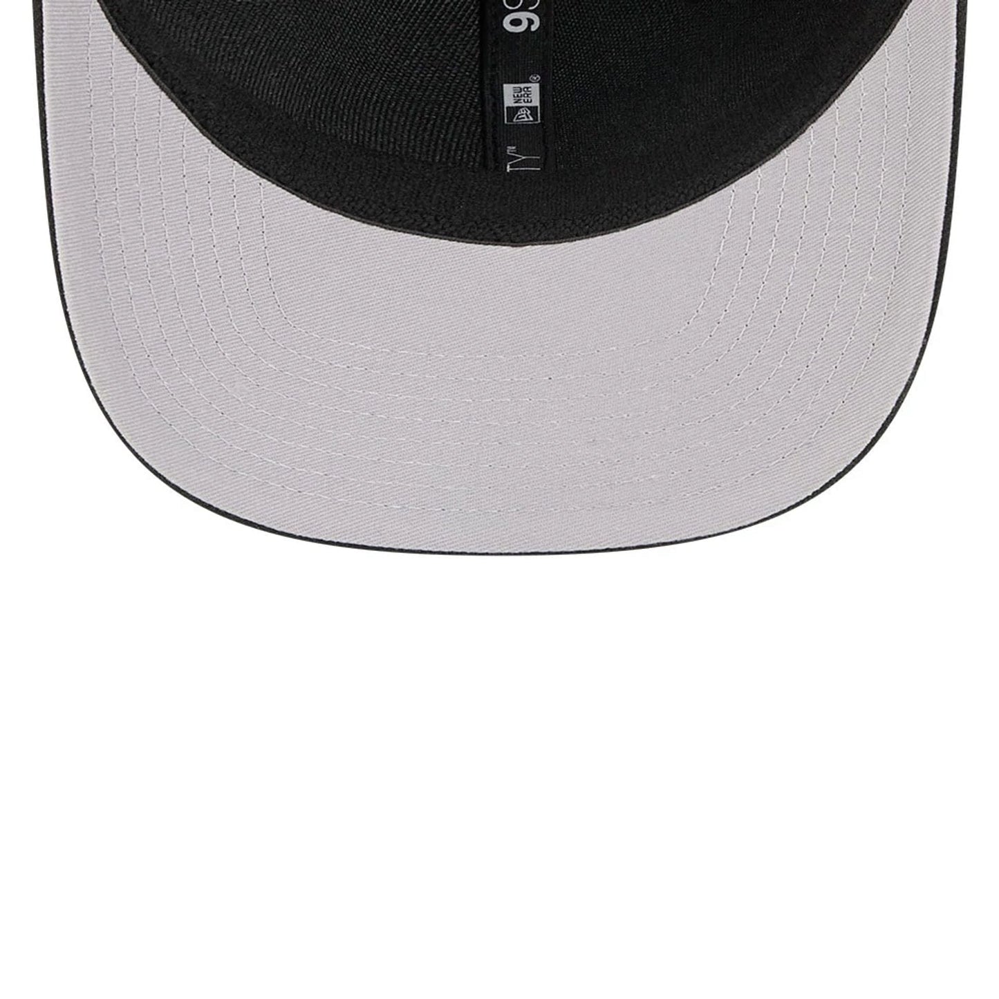 This is a Chicago Bulls NBA Statement Black 9SEVENTY Stretch Snap Adjustable Cap 2