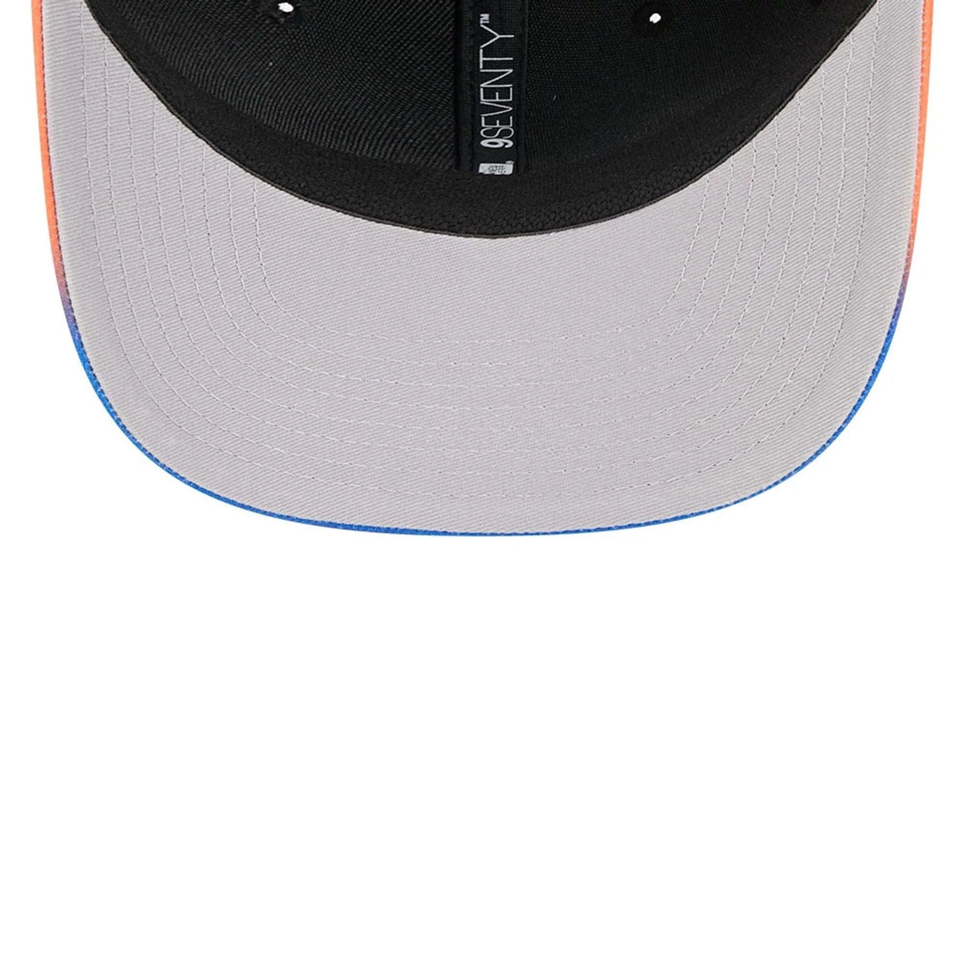 This is a New York Knicks NBA Statement Black  9SEVENTY Stretch Snap Adjustable Cap 2