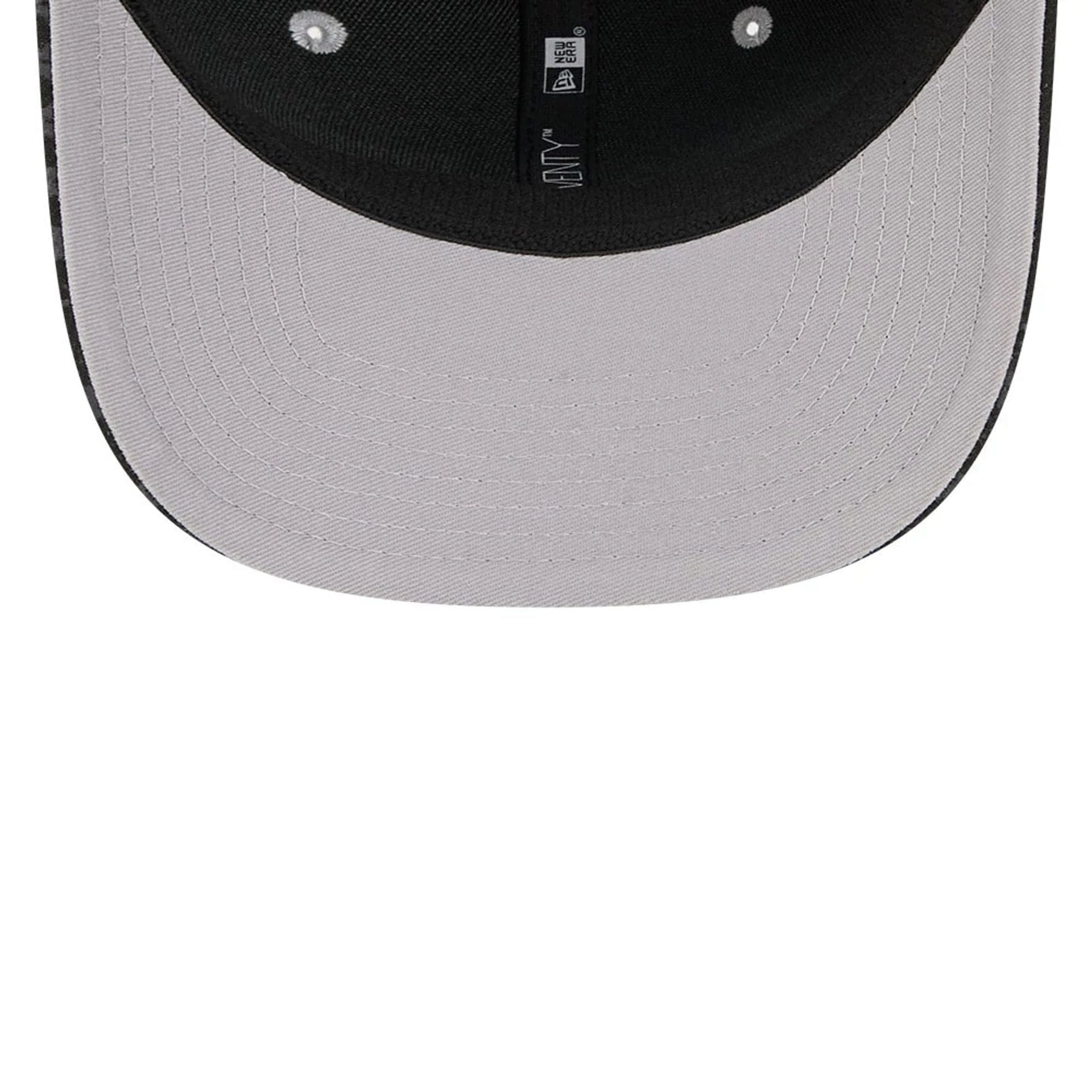 This is a San Antonio Spurs NBA Statement Grey 9SEVENTY Stretch Snap Adjustable Cap 2