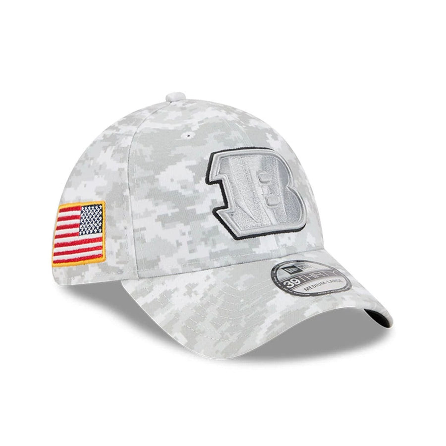 This is a Cincinnati Bengals NFL Salute To Service 2025 Grey Camo 39THIRTY Stretch Fit Cap 1