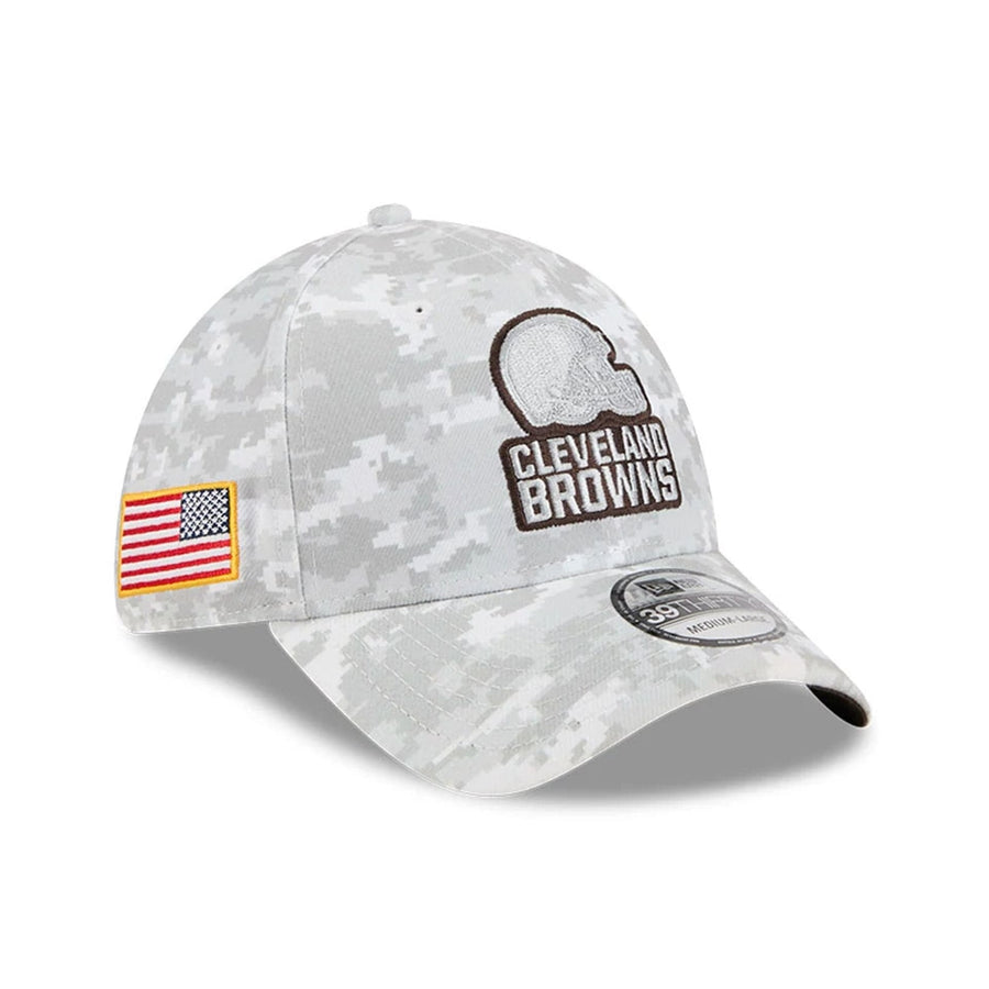 This is a Cleveland Browns NFL Salute To Service 2025 Grey Camo 39THIRTY Stretch Fit Cap 1