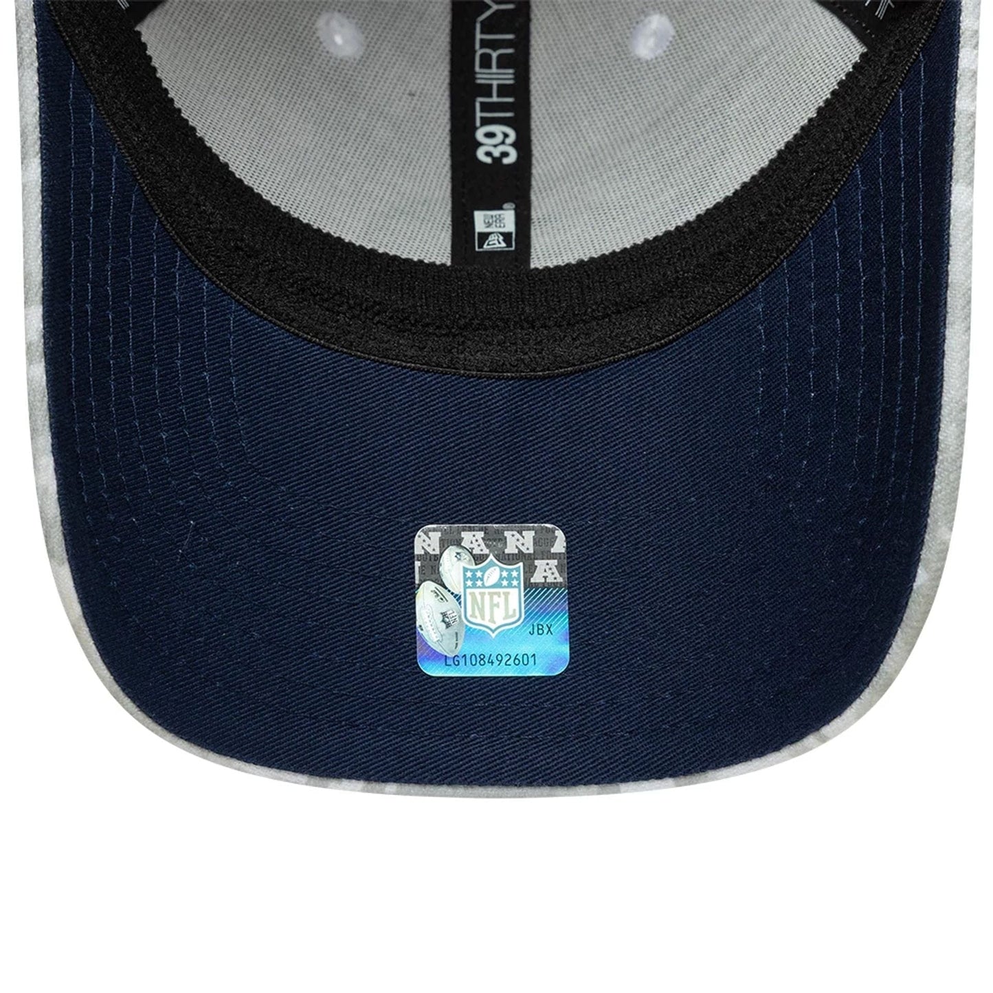 This is a Tennessee Titans NFL Salute To Service 2025 Grey Camo 39THIRTY Stretch Fit Cap 7