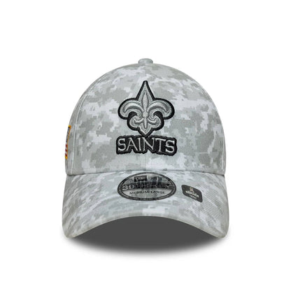 This is a New Orleans Saints NFL Salute To Service 2025 Grey Camo 39THIRTY Stretch Fit Cap 4